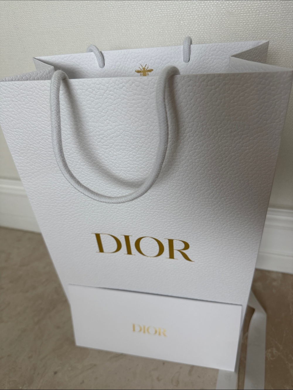 Dior White Textured Gift bag, envelope , ribbon with Gold Logo, New - Picture 4 of 11